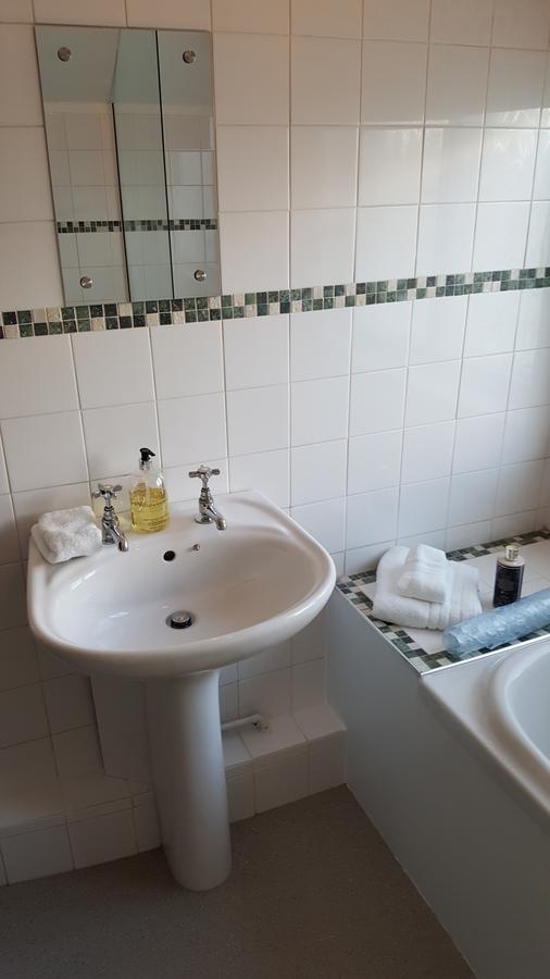 Sadlers Guest House Wokingham Εξωτερικό φωτογραφία